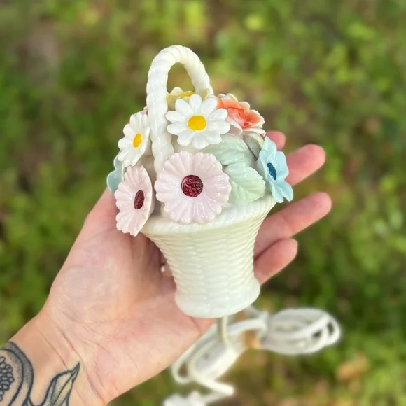 Vintage 70s Porcelain Flower Basket Bouquet Lamp Light - Picture 2 of 4